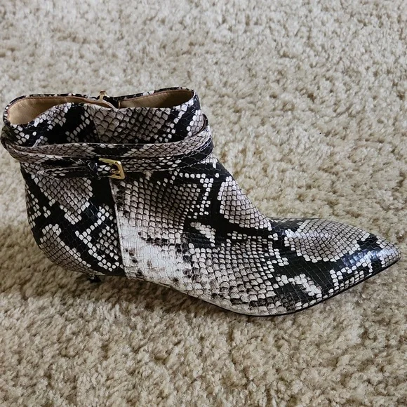 NWOT Talbots Iona Kitten Heel Bootie Size 6M - New - Picture 3 of 7